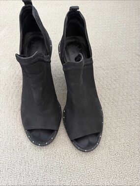 Women’s Black Stud-Trim Open-Toe Mules